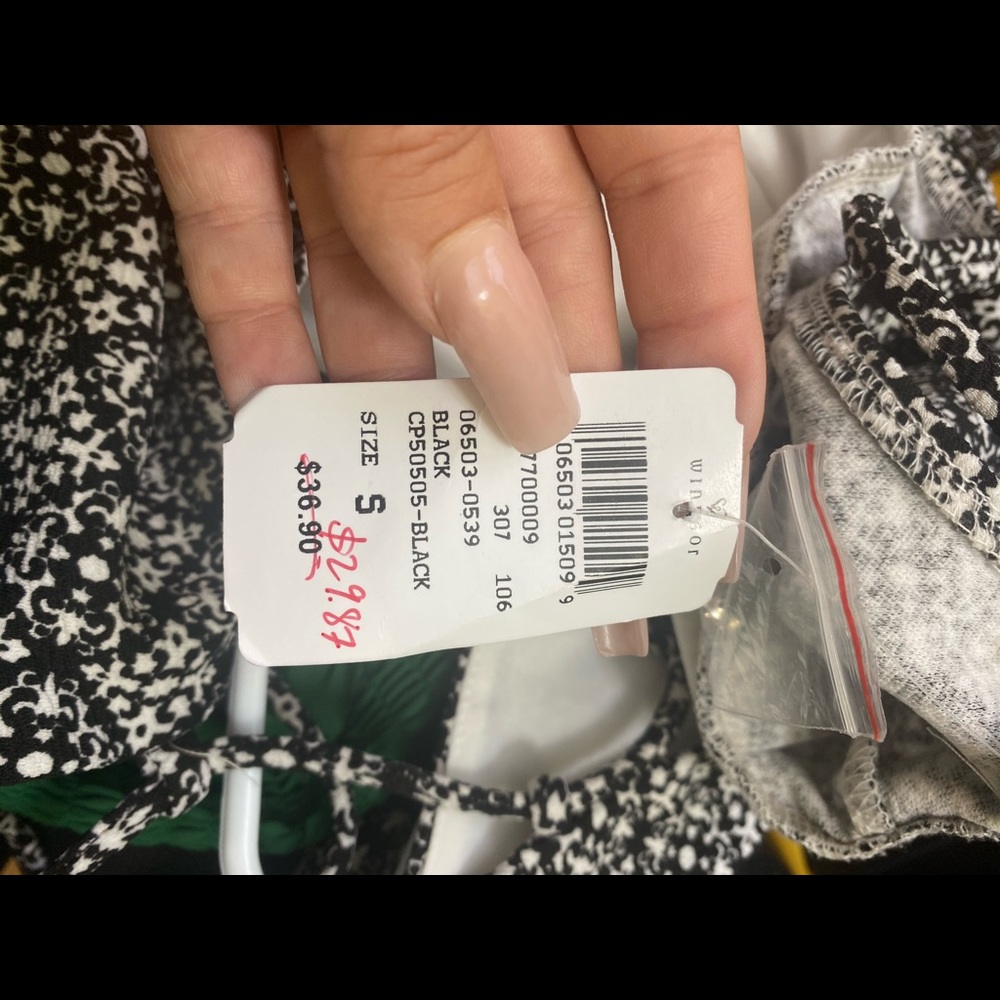 Backless romper - Picture 3 of 3